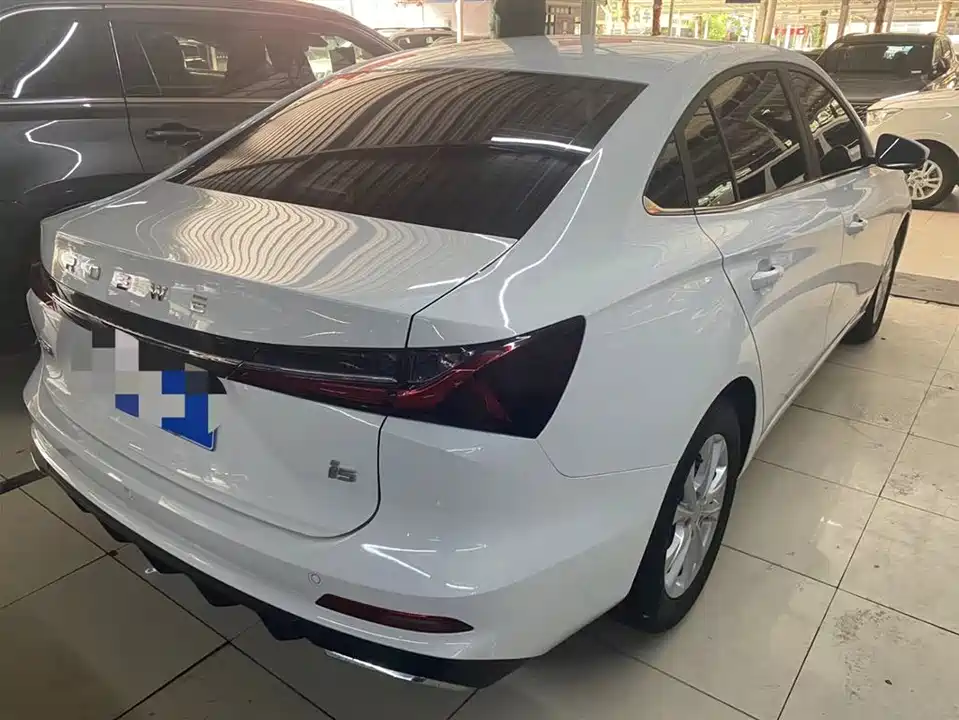 Roewe i5