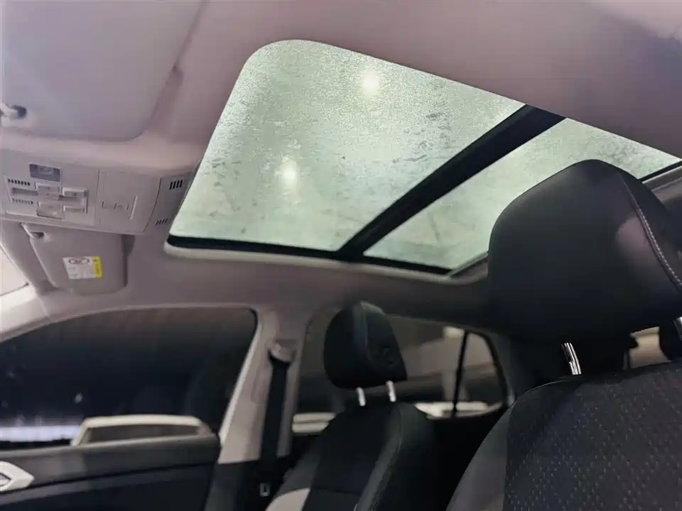 Volkswagen Exploring the shadow