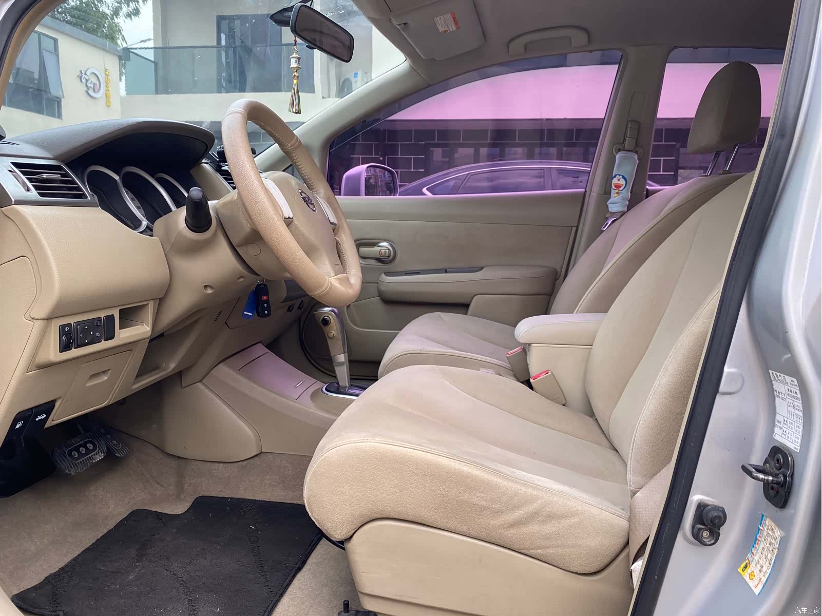 Nissan Tiida, 2011 9
