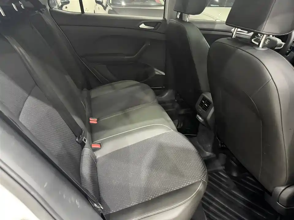 Volkswagen Exploring the shadow