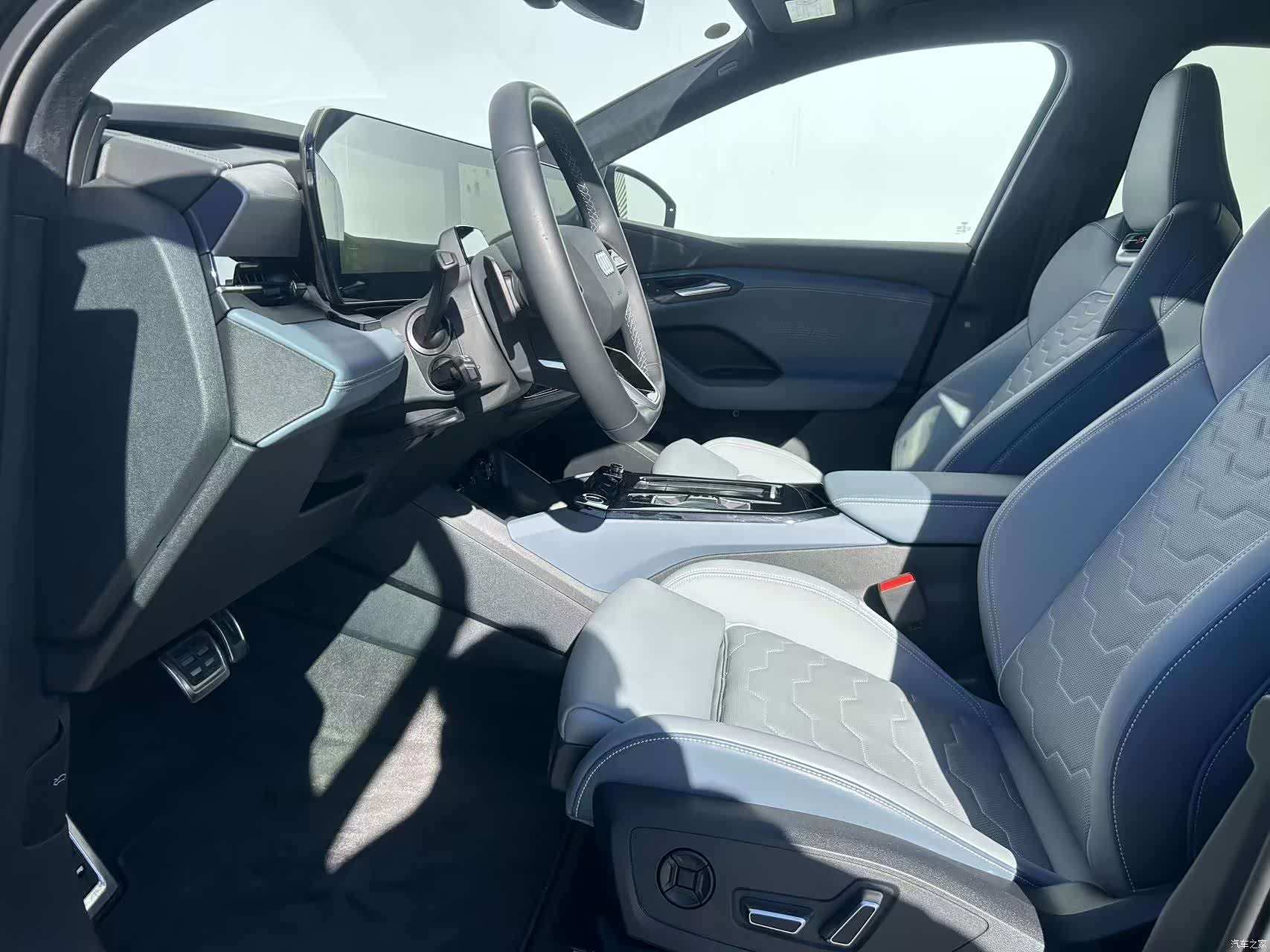 Audi e-tron, 2025 все фото