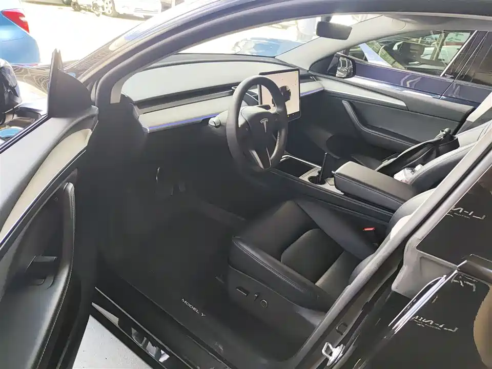 Tesla Model Y Tesla Model Y