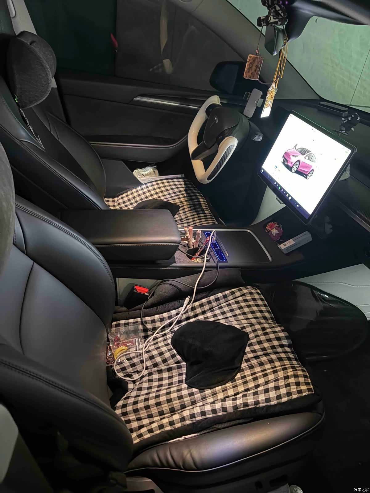Tesla Model Y, 2022 3