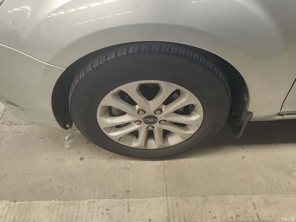 Ford Focus, 2014 25