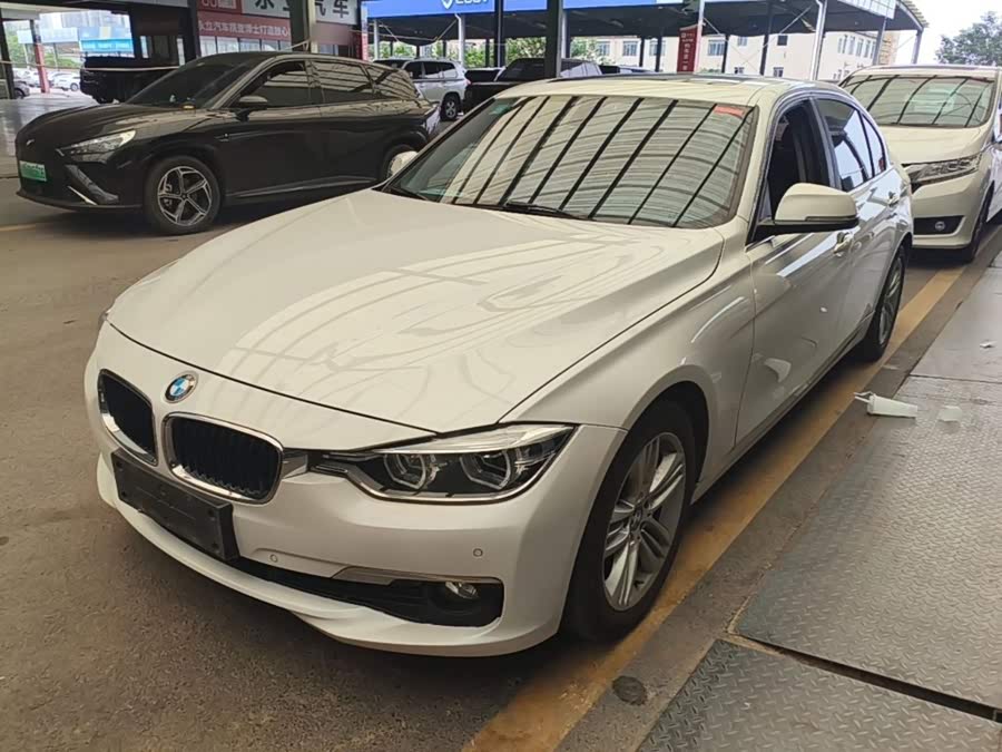 BMW 3 Series 2017, фото 1