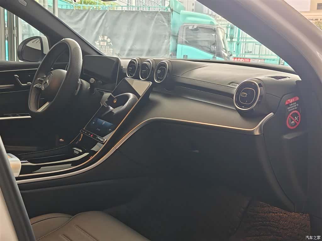 Mercedes-Benz C-Class, 2025 12