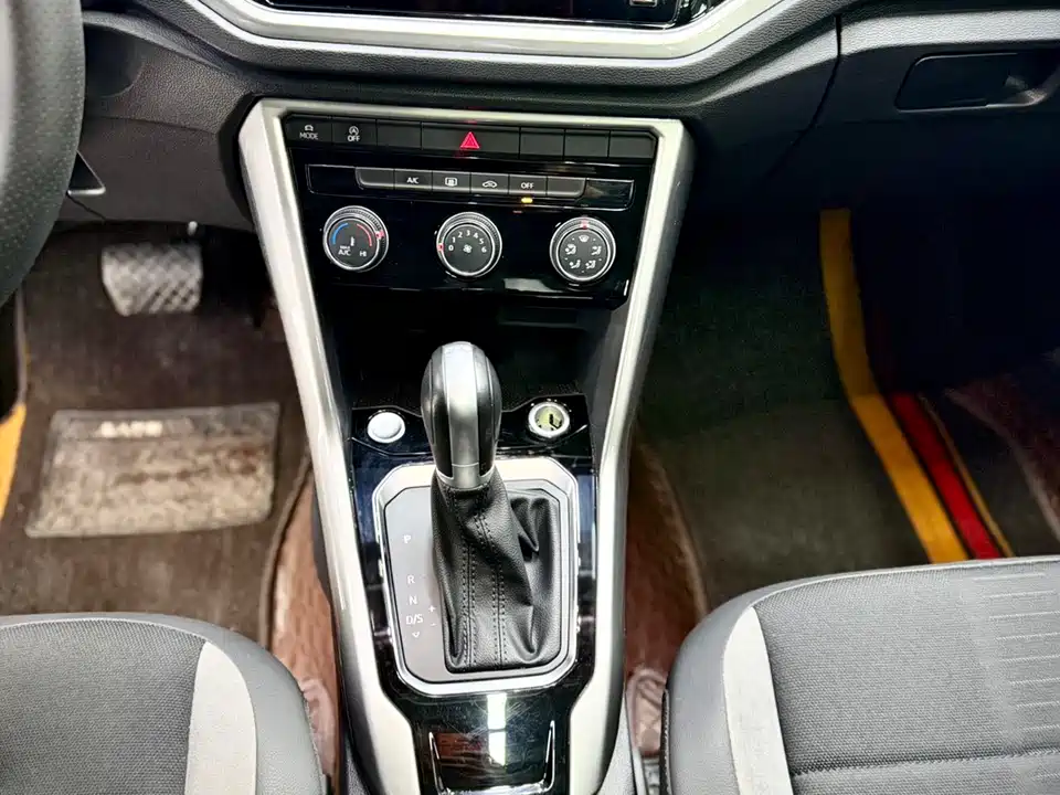 Volkswagen T-ROC exploring Songs