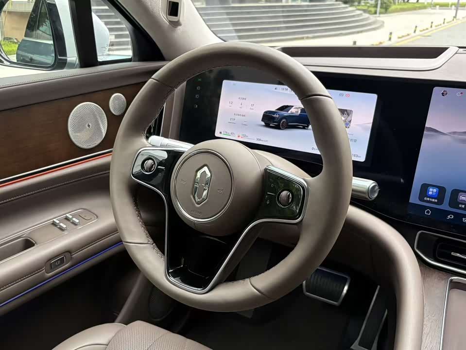 AITO Ask the world M9