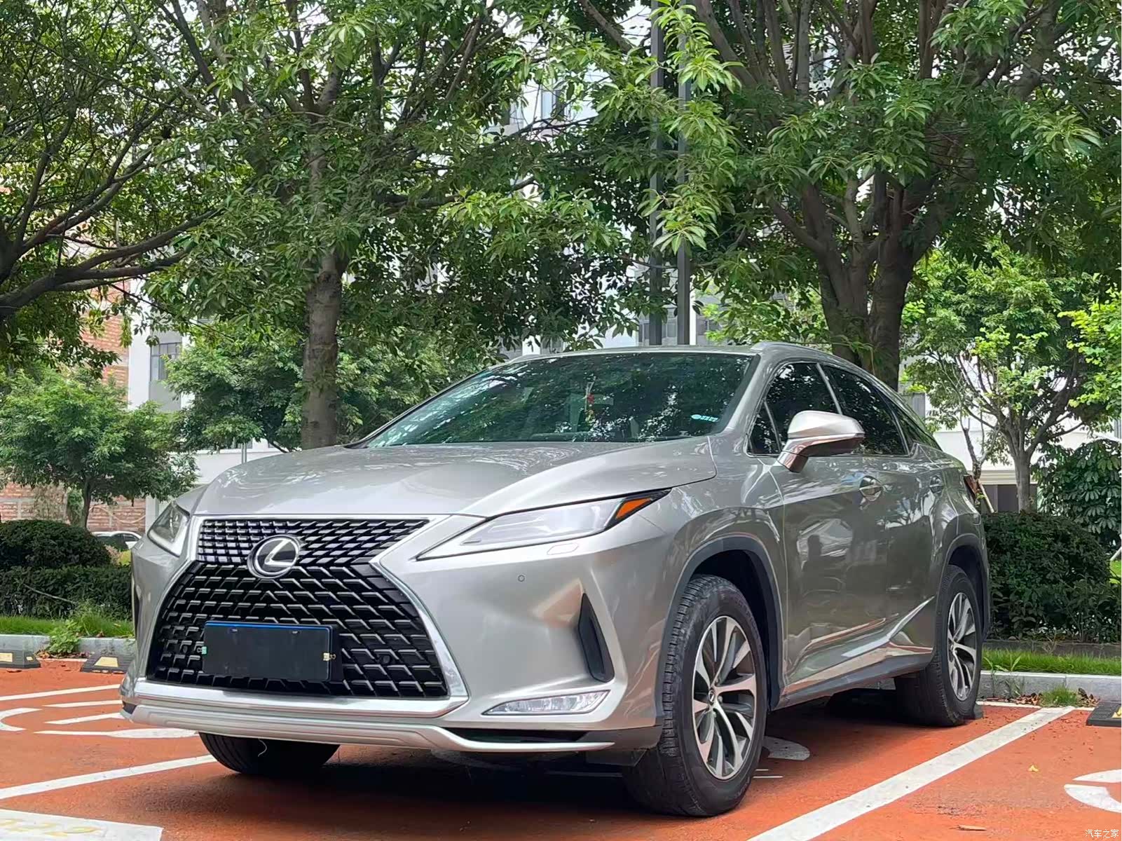Lexus RX, 2020 1