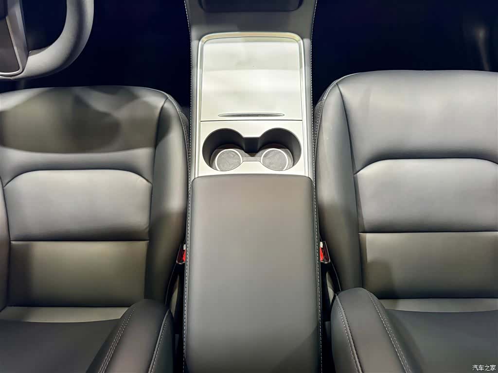 Tesla Model Y, 2025 27