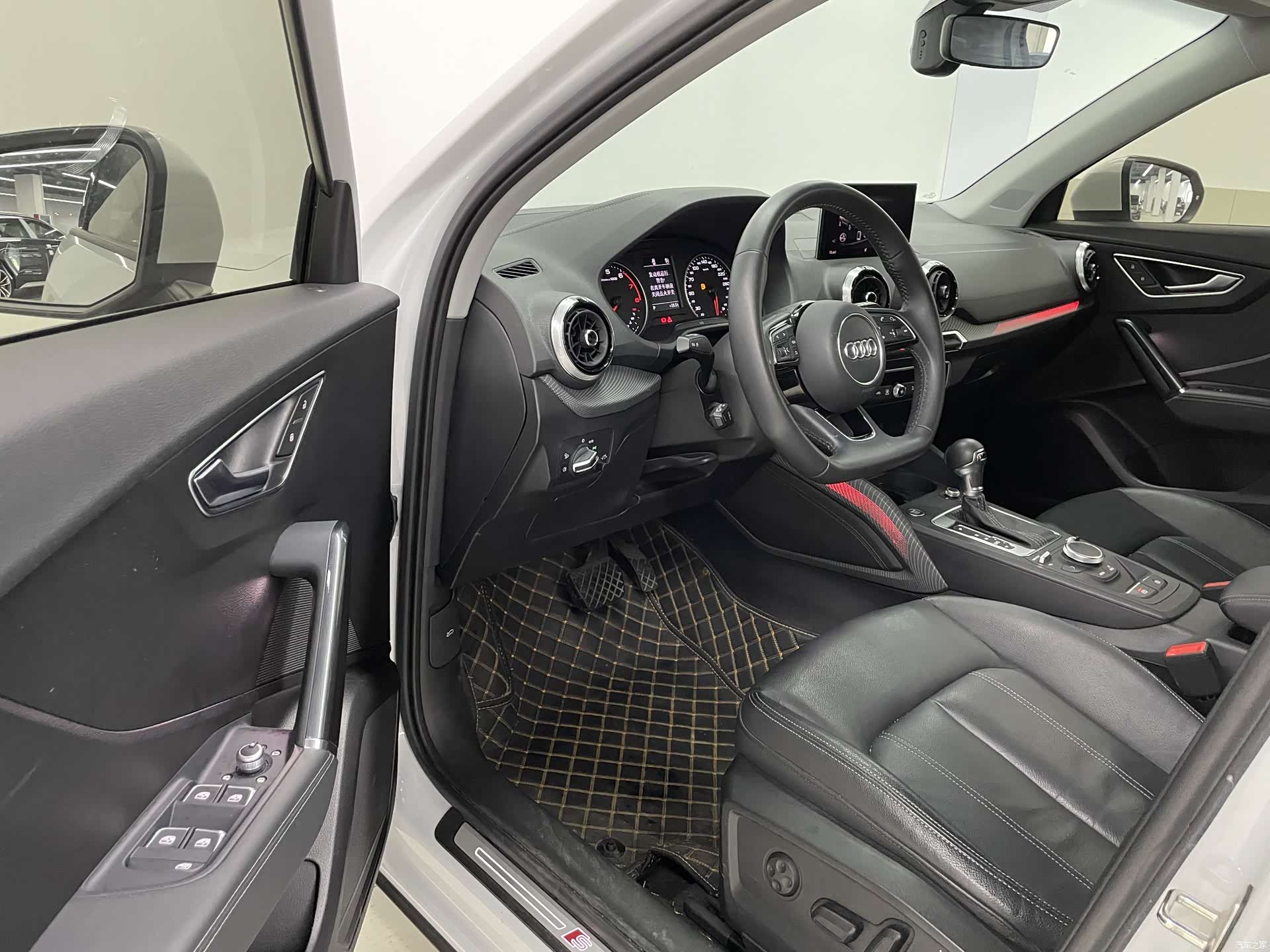 Audi Q2L, 2024 10