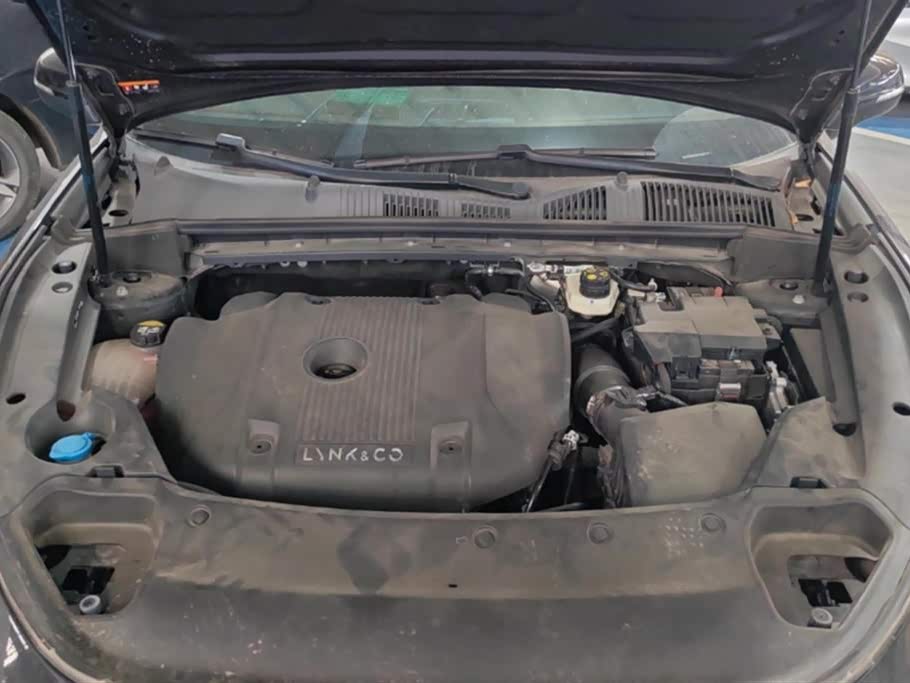 Lynk & Co 03