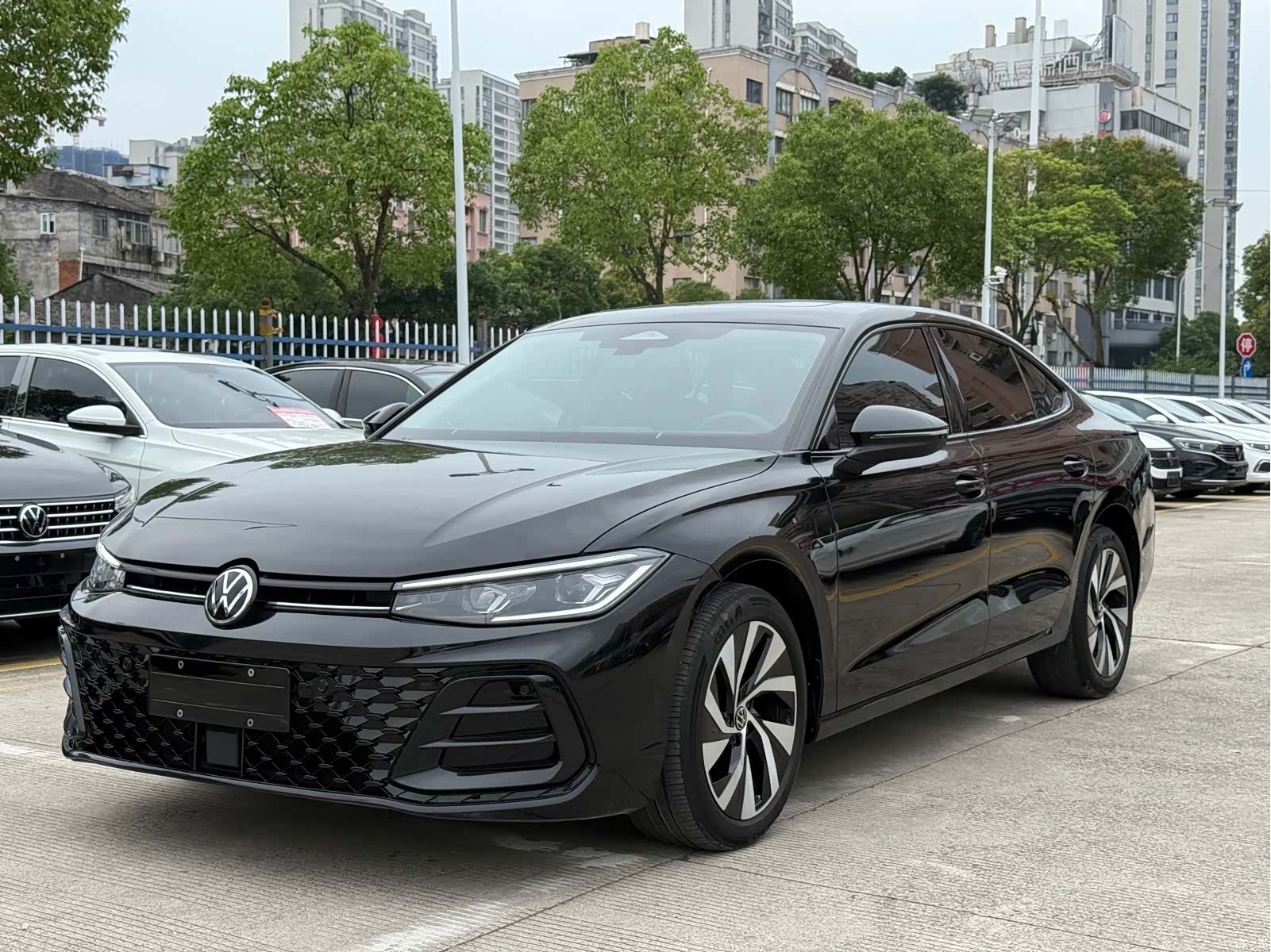 Volkswagen Passat, 2025 1