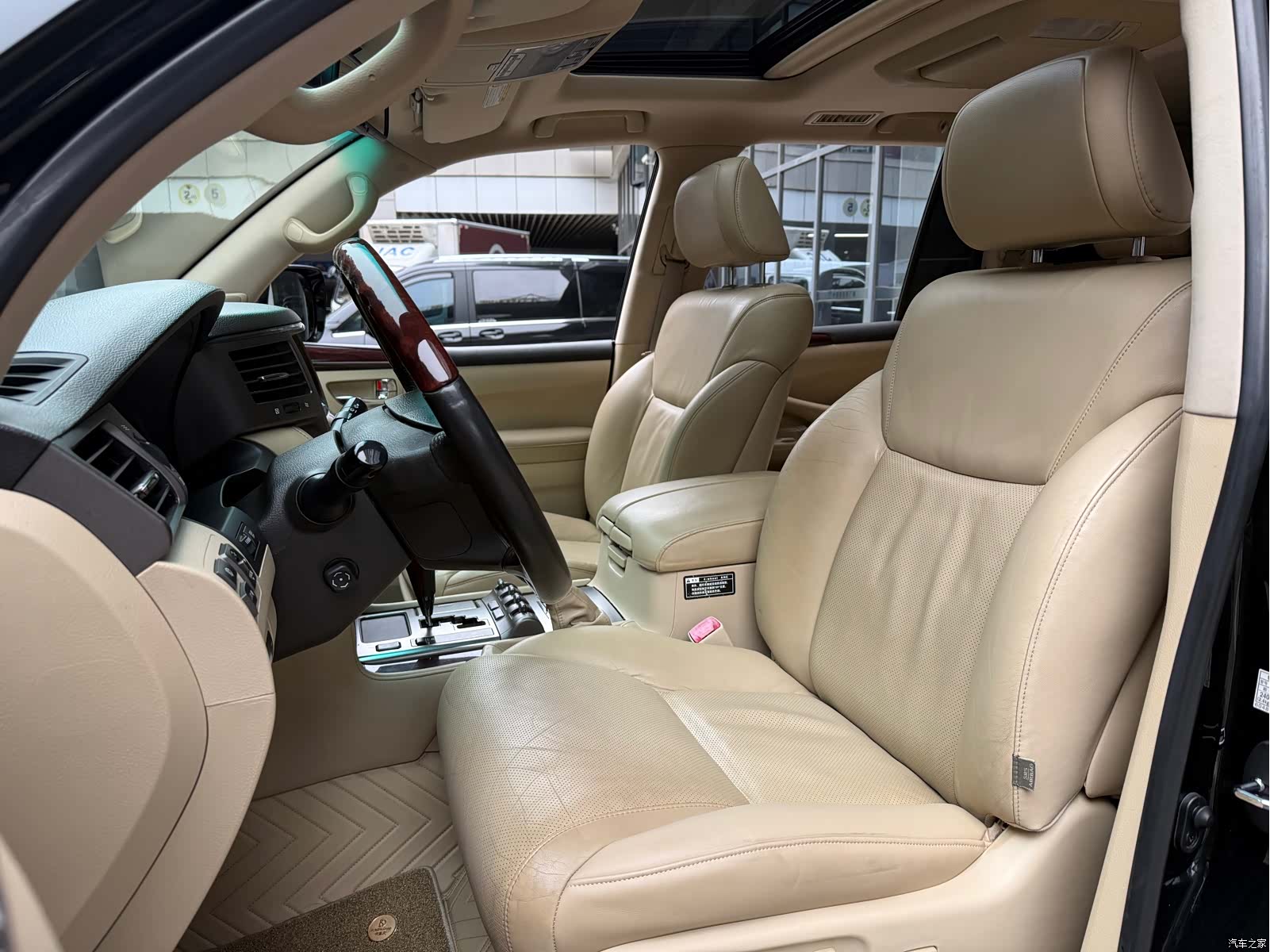 Lexus LX, 2010 8