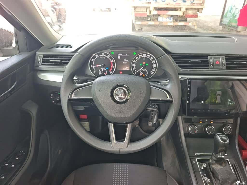 Skoda Superb, 2018 11