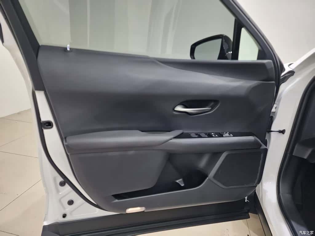 Lexus UX, 2020 все фото