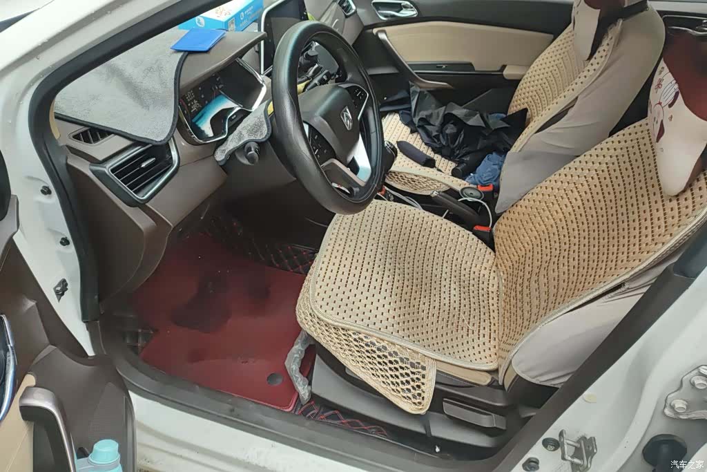 Wuling 310W, 2019 9