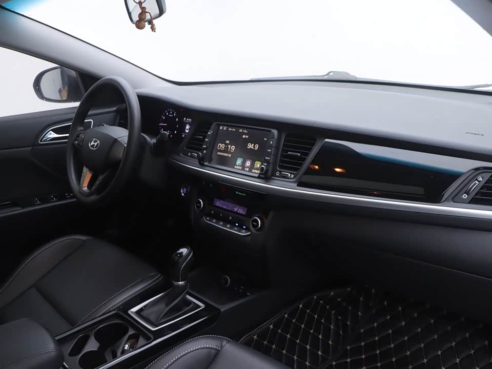 Hyundai Name picture