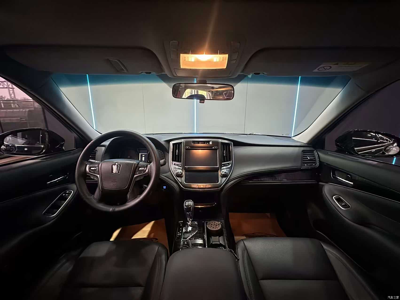 Toyota Crown, 2017 10