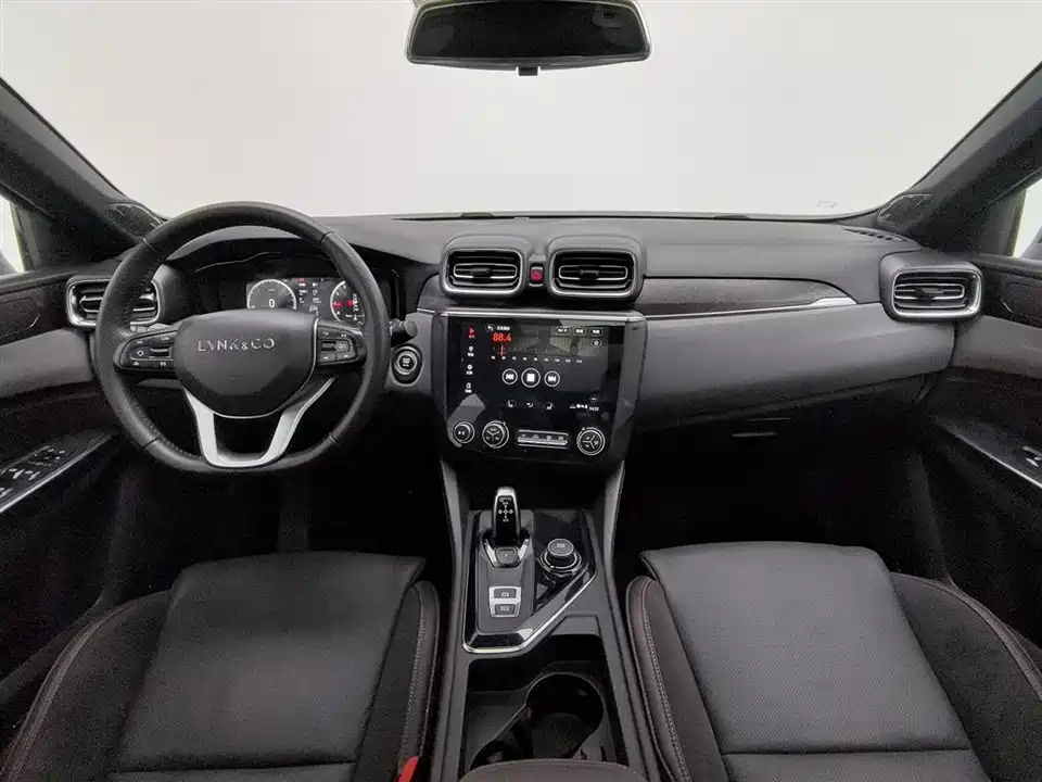 Lynk & Co 03