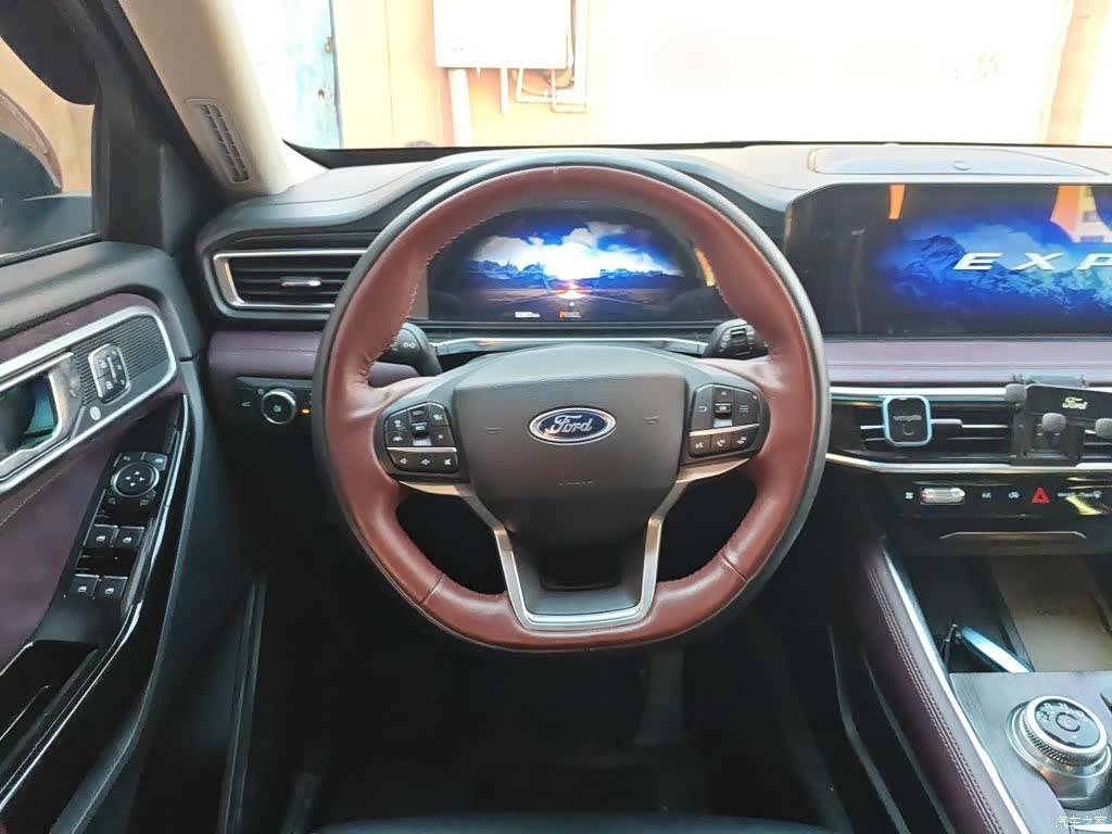 Ford Explorer, 2024 3