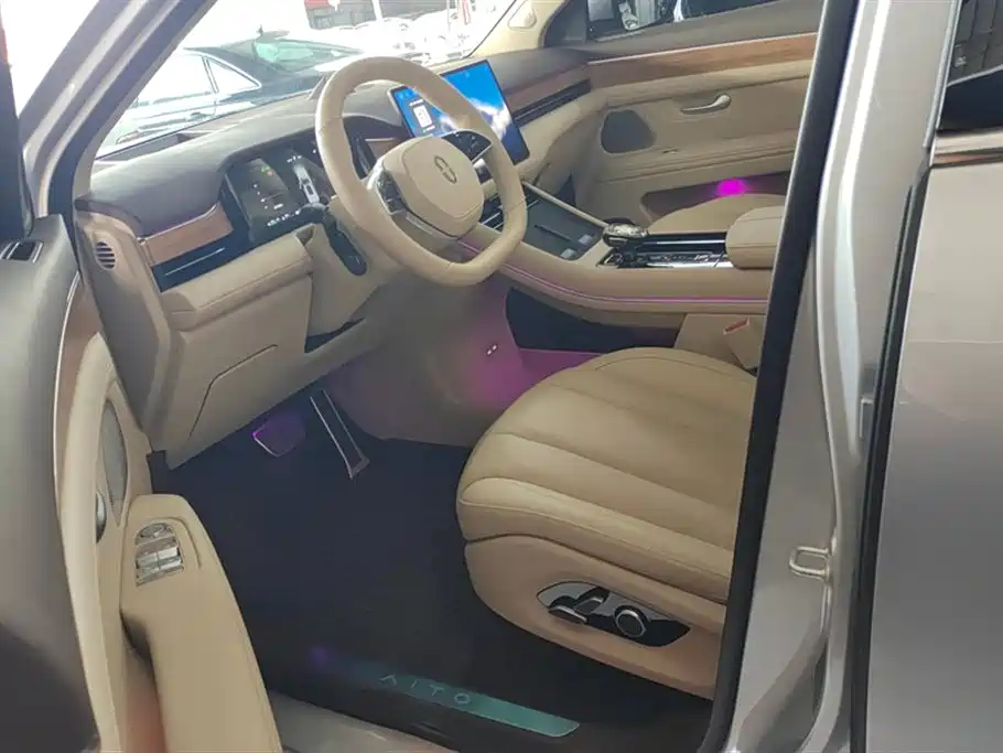 AITO Ask the world M7