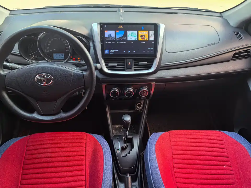 Toyota YARiS L to enjoy