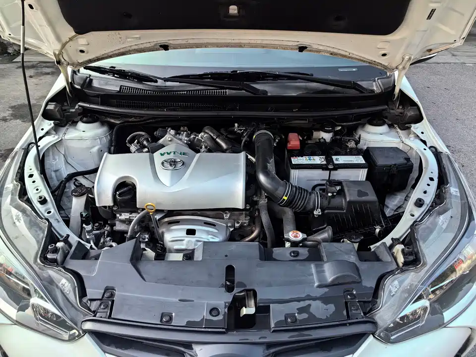 Toyota YARiS L to enjoy