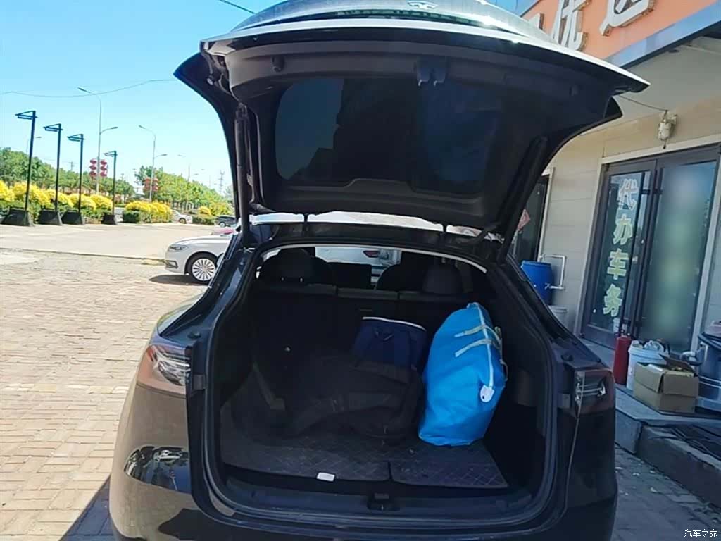 Tesla Model Y, 2024 19