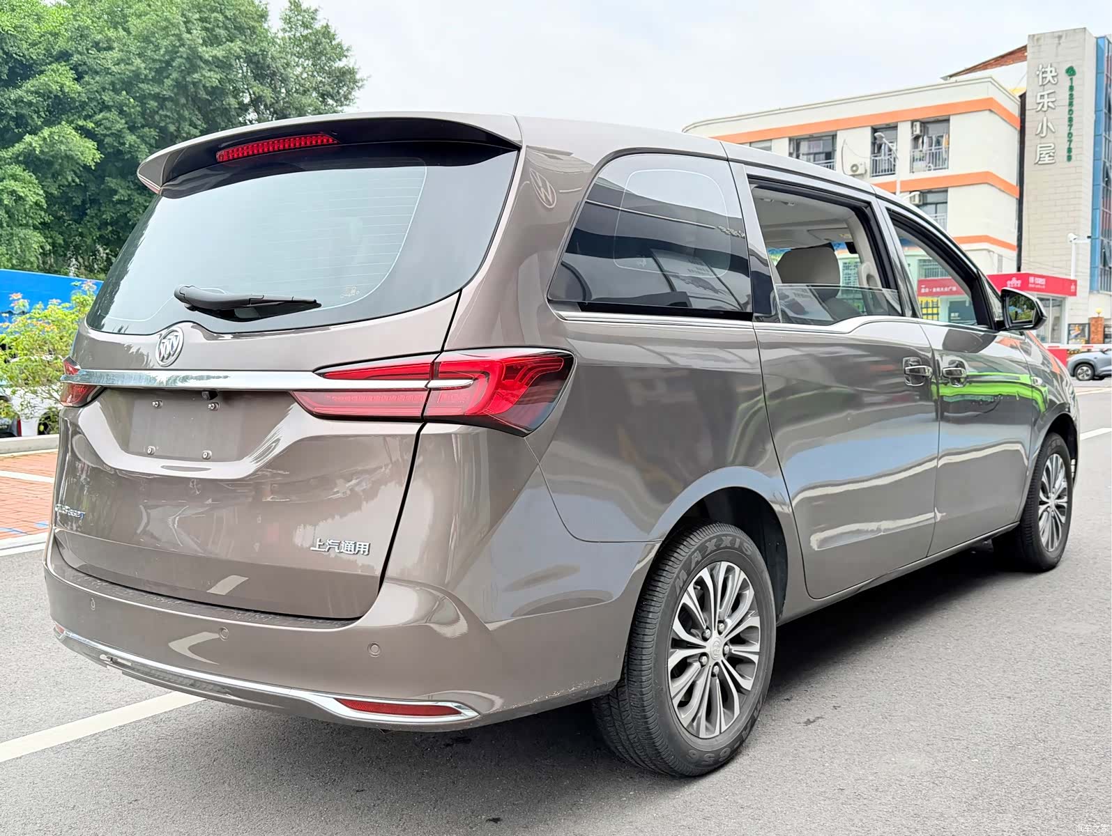 Buick GL8, 2022 9