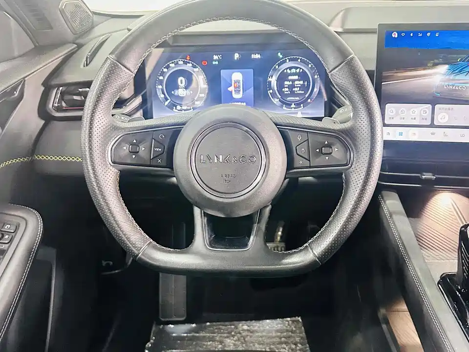 Lynk & Co 03