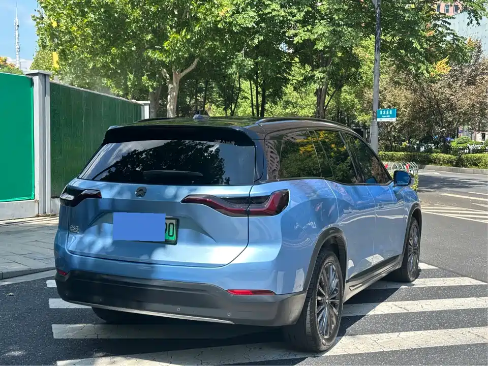 NIO ES8