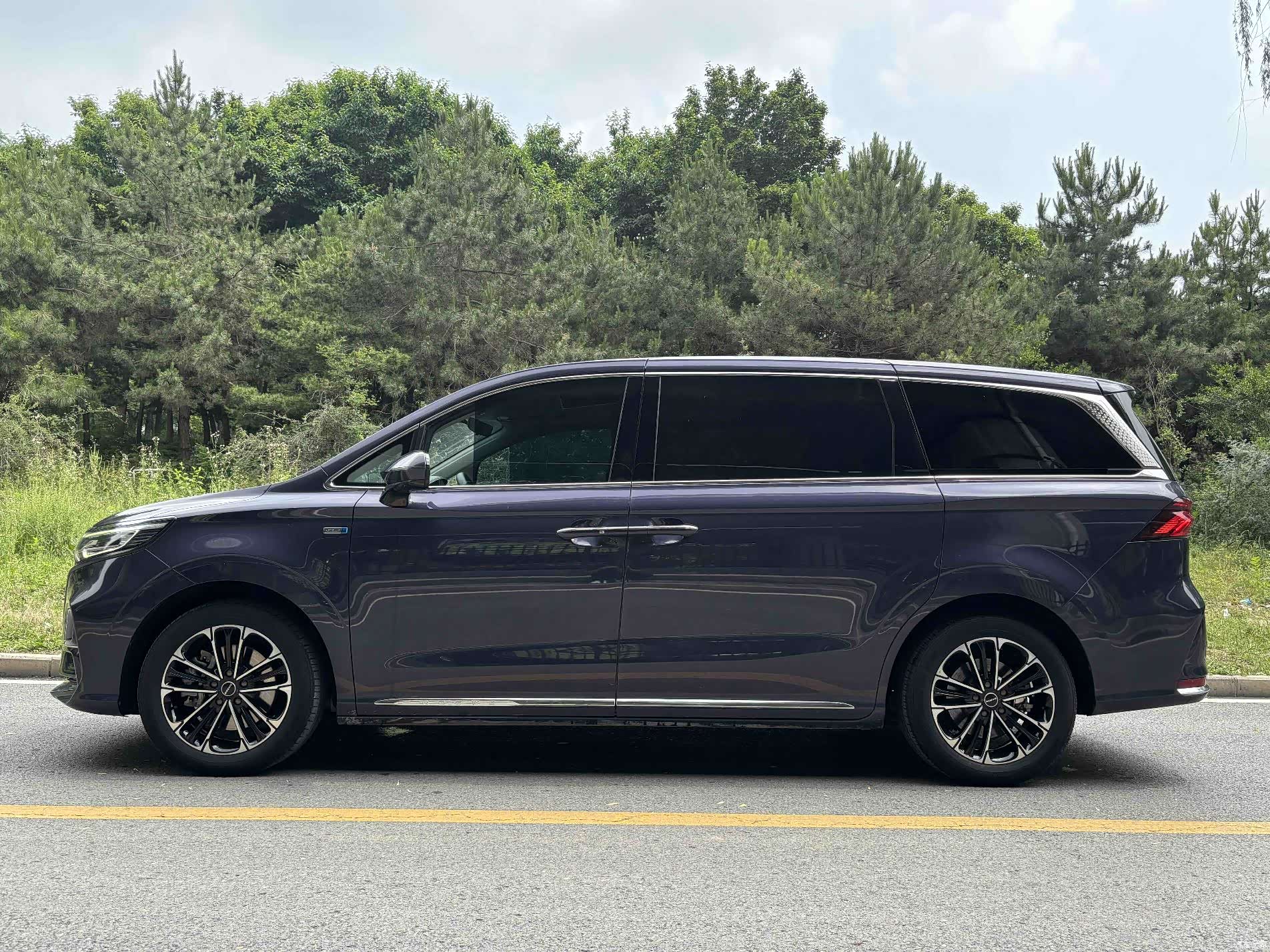 Roewe iMAX8, 2021 3
