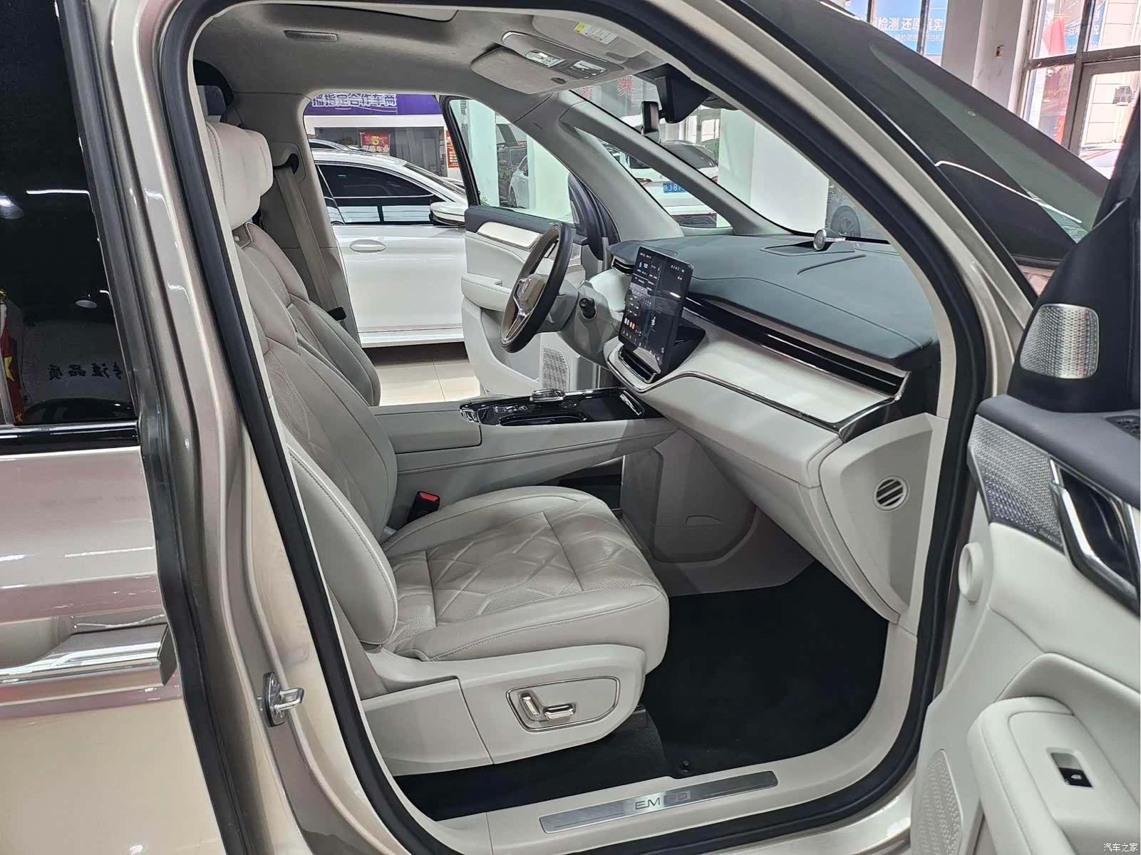 Volvo EM90, 2024 23