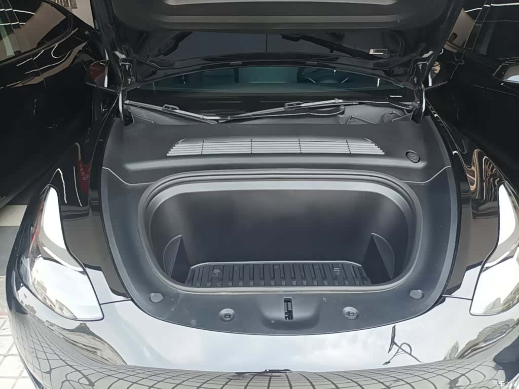 Tesla Model Y, 2022 20
