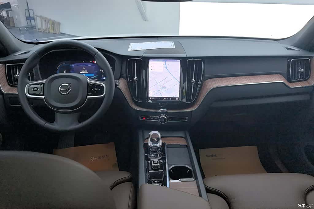 Volvo XC60, 2025 12