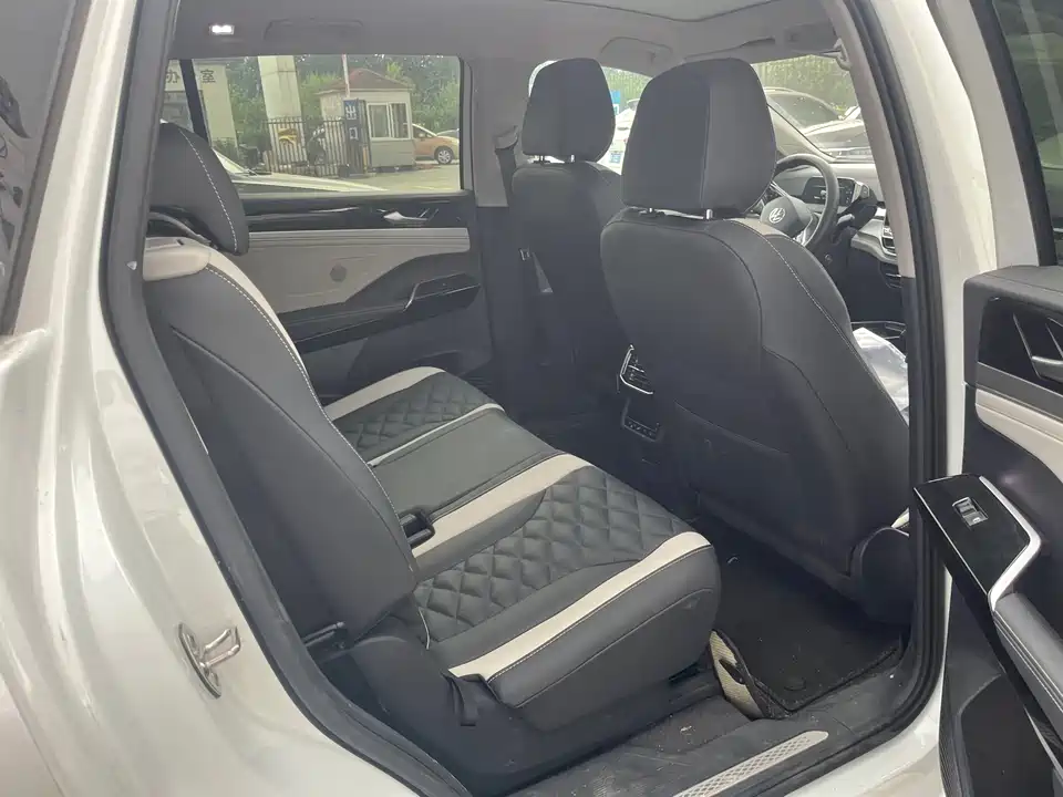 Volkswagen ID.6 CROZZ