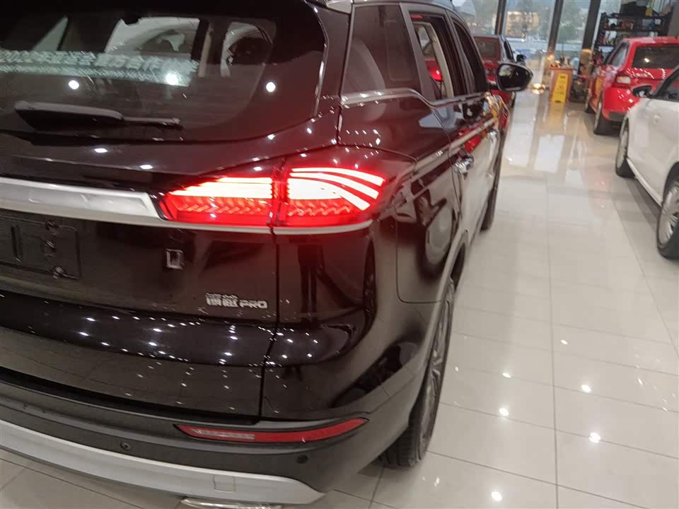 Geely Atlas