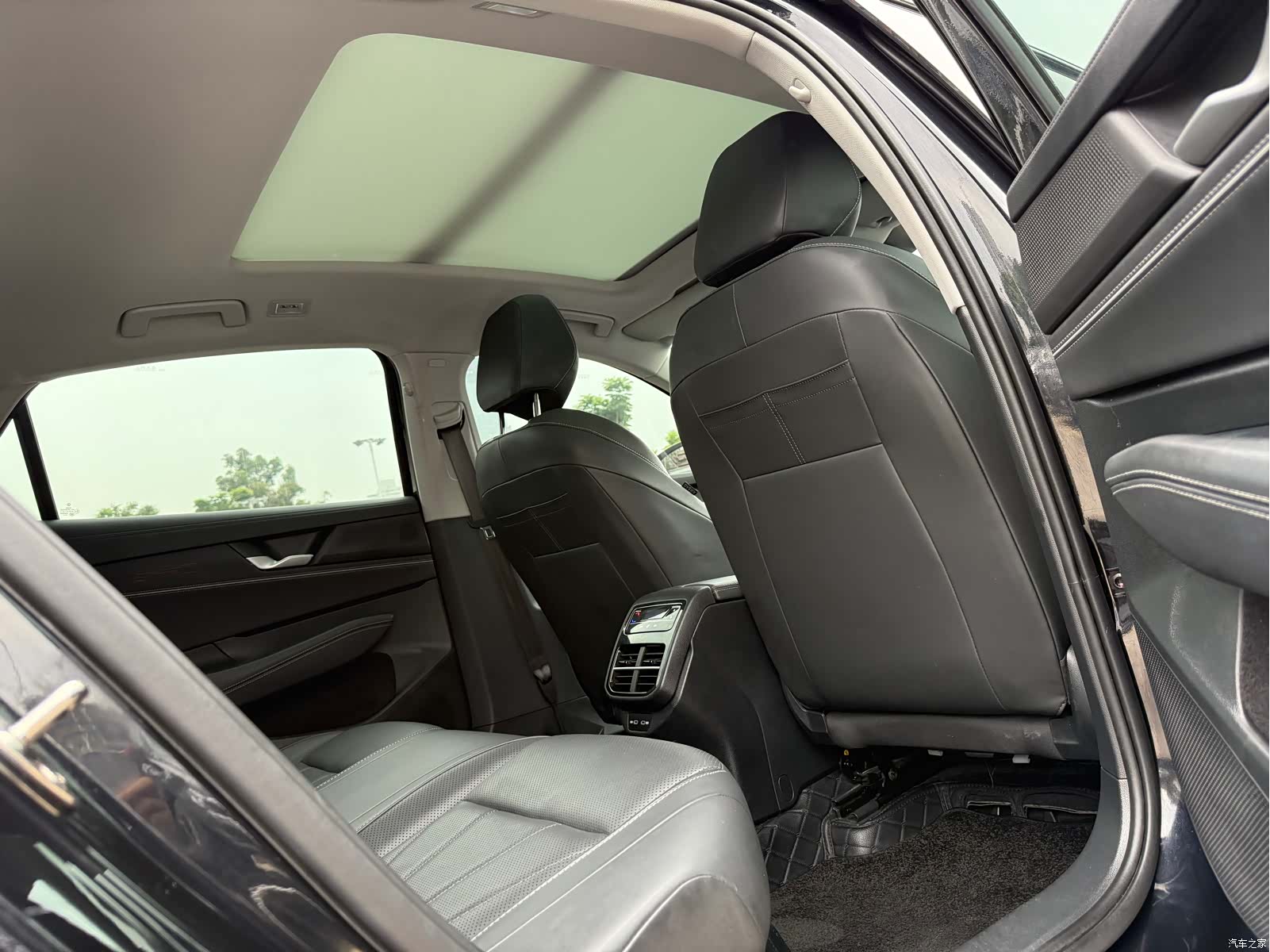 Volkswagen Passat, 2025 14