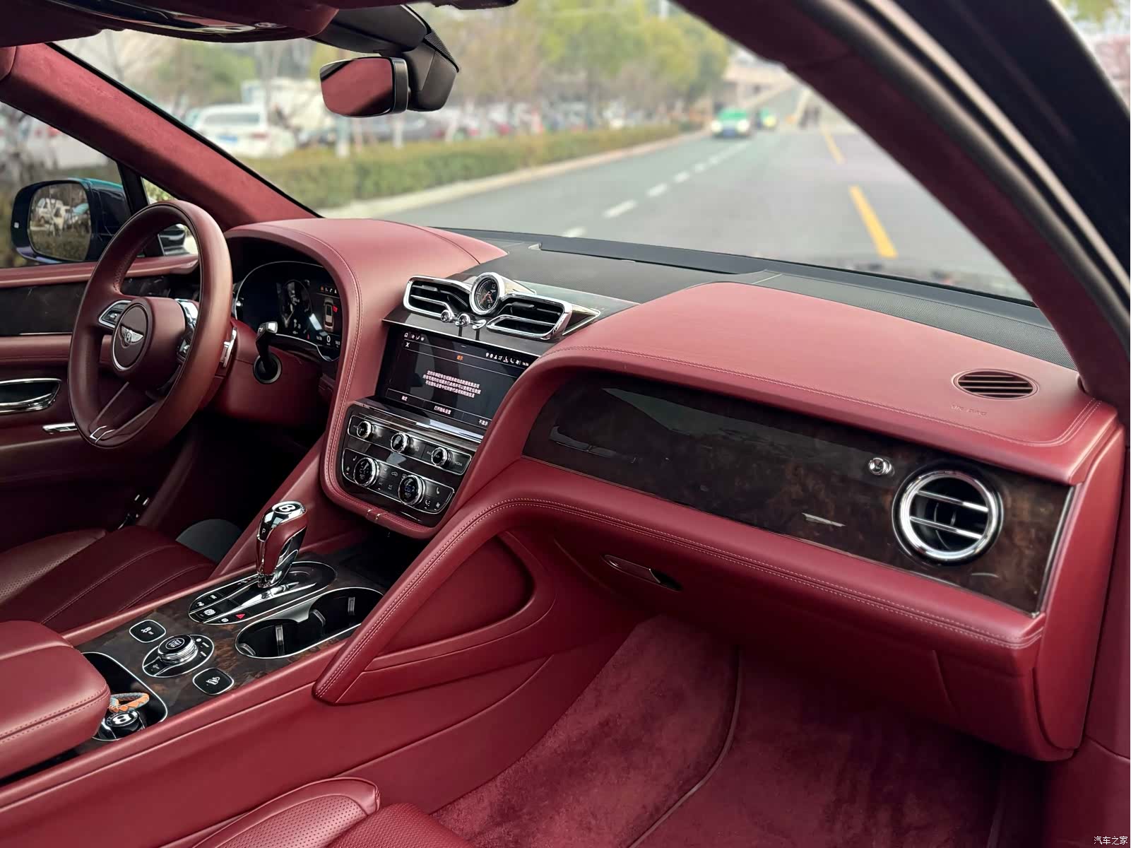 Bentley Bentayga, 2021 6