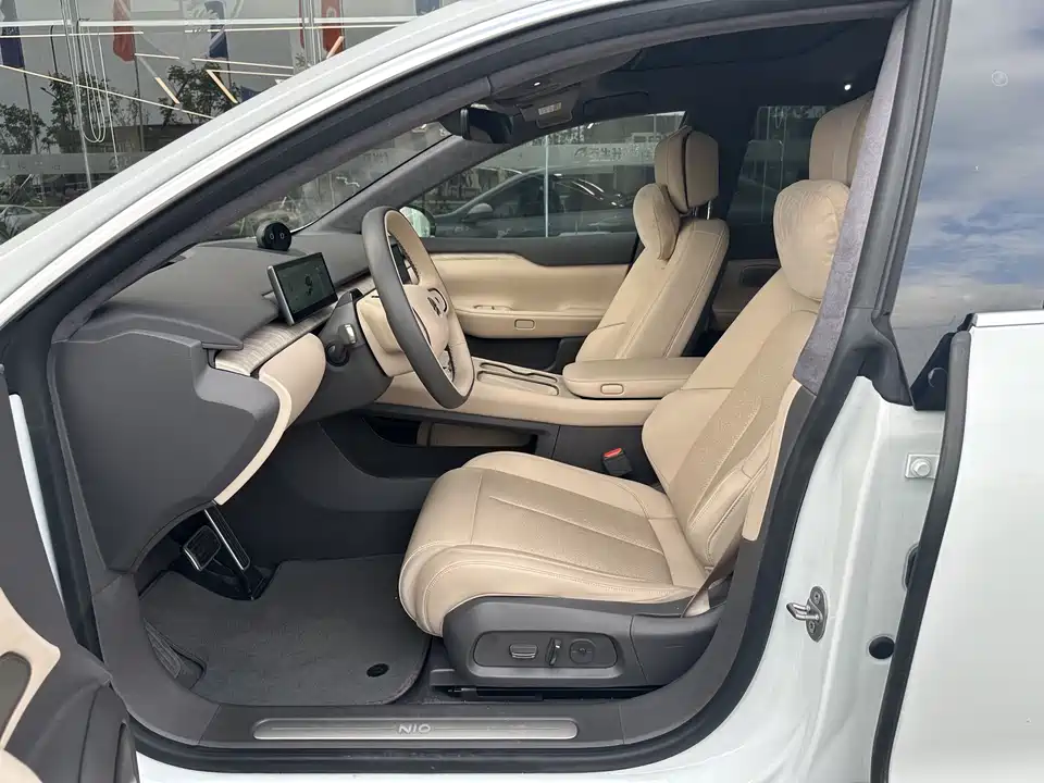 NIO ET7