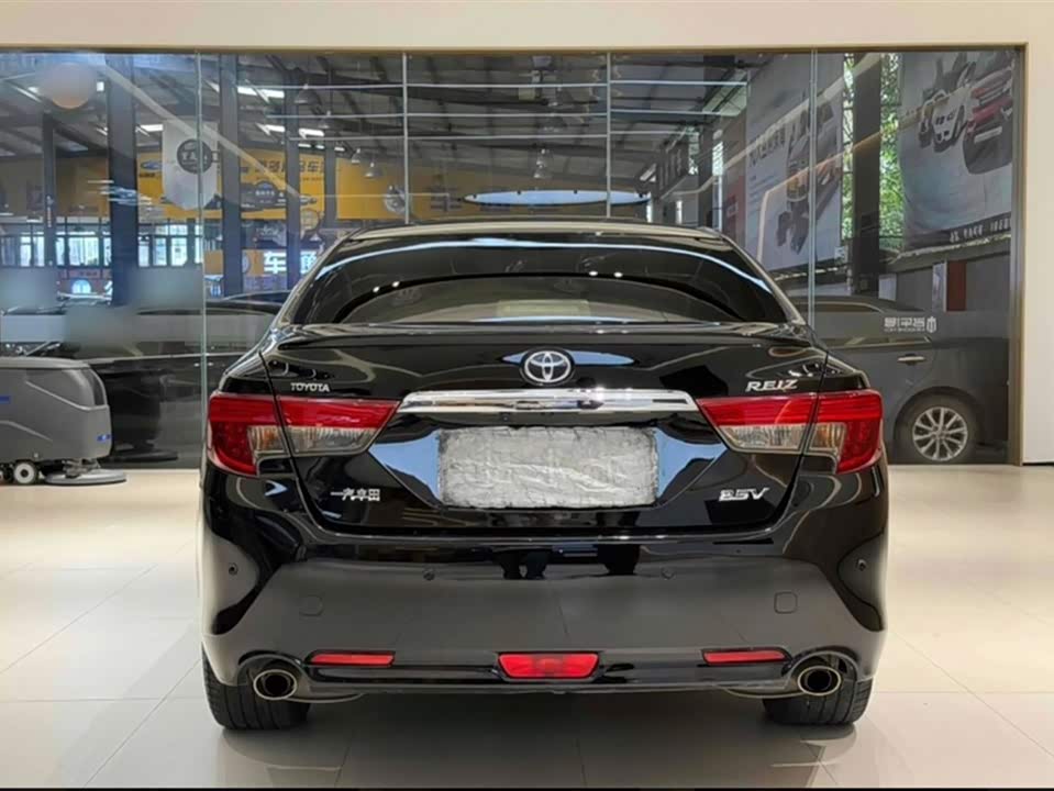 Toyota Reiz