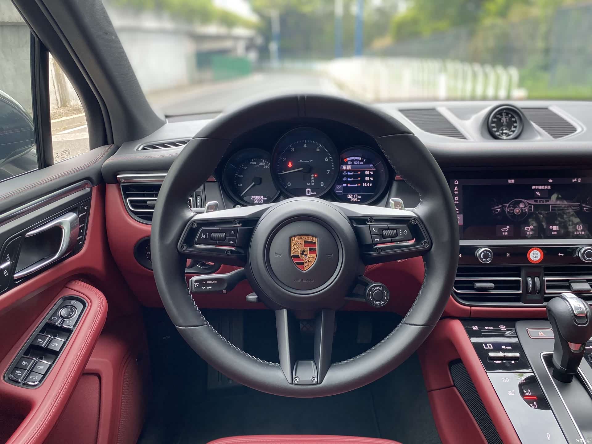 Porsche Macan, 2023 10