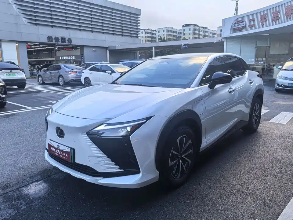 Lexus RZ