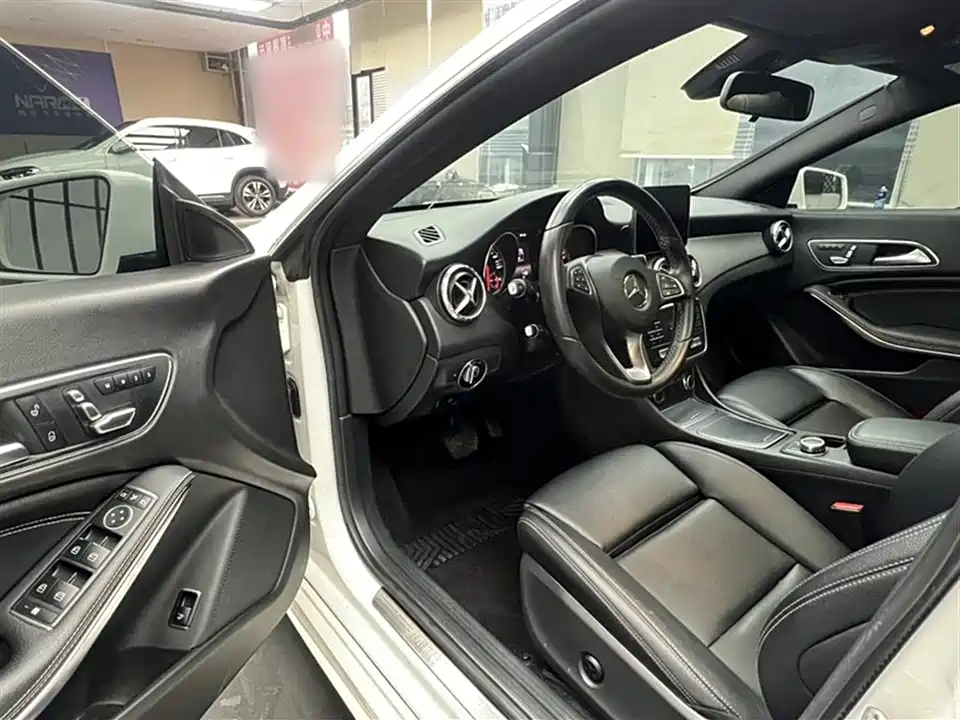 Mercedes-Benz CLA