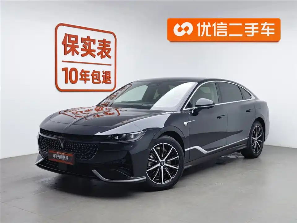 VOYAH Lantu chasing light