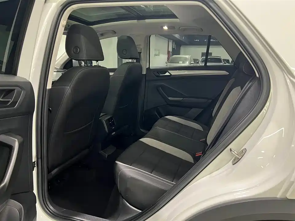 Volkswagen T-ROC exploring Songs