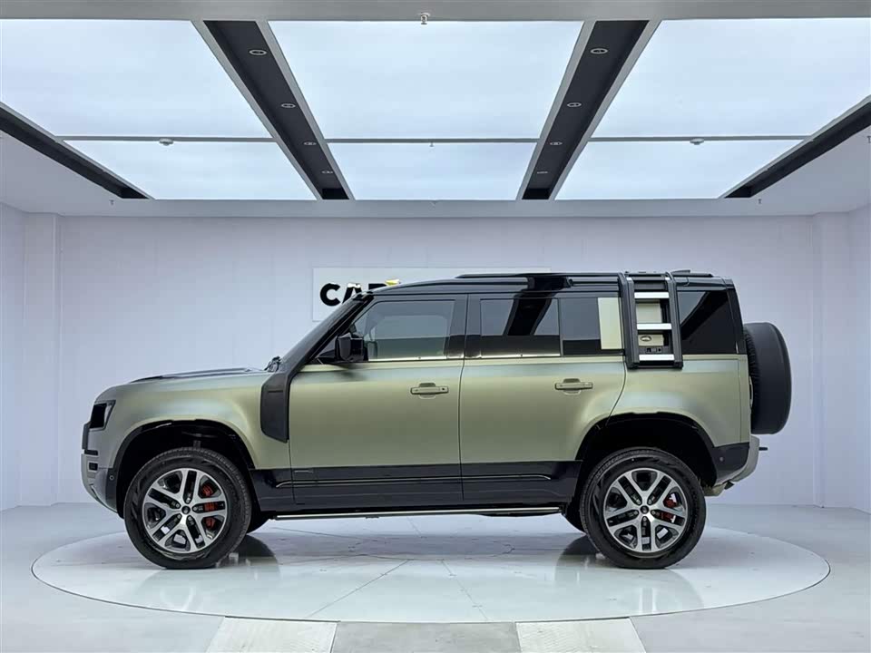 Land Rover guard