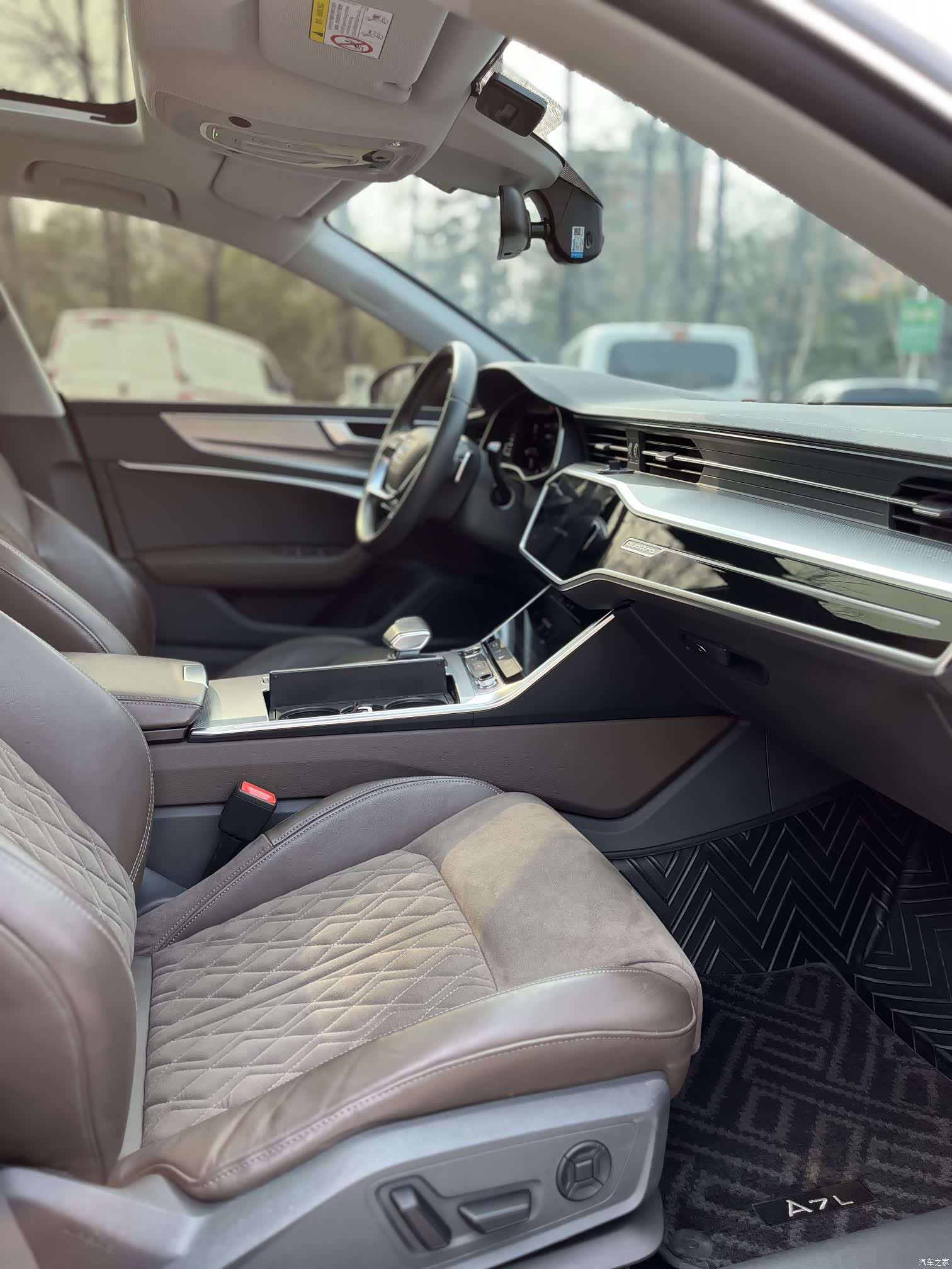 Audi A7L, 2024 16