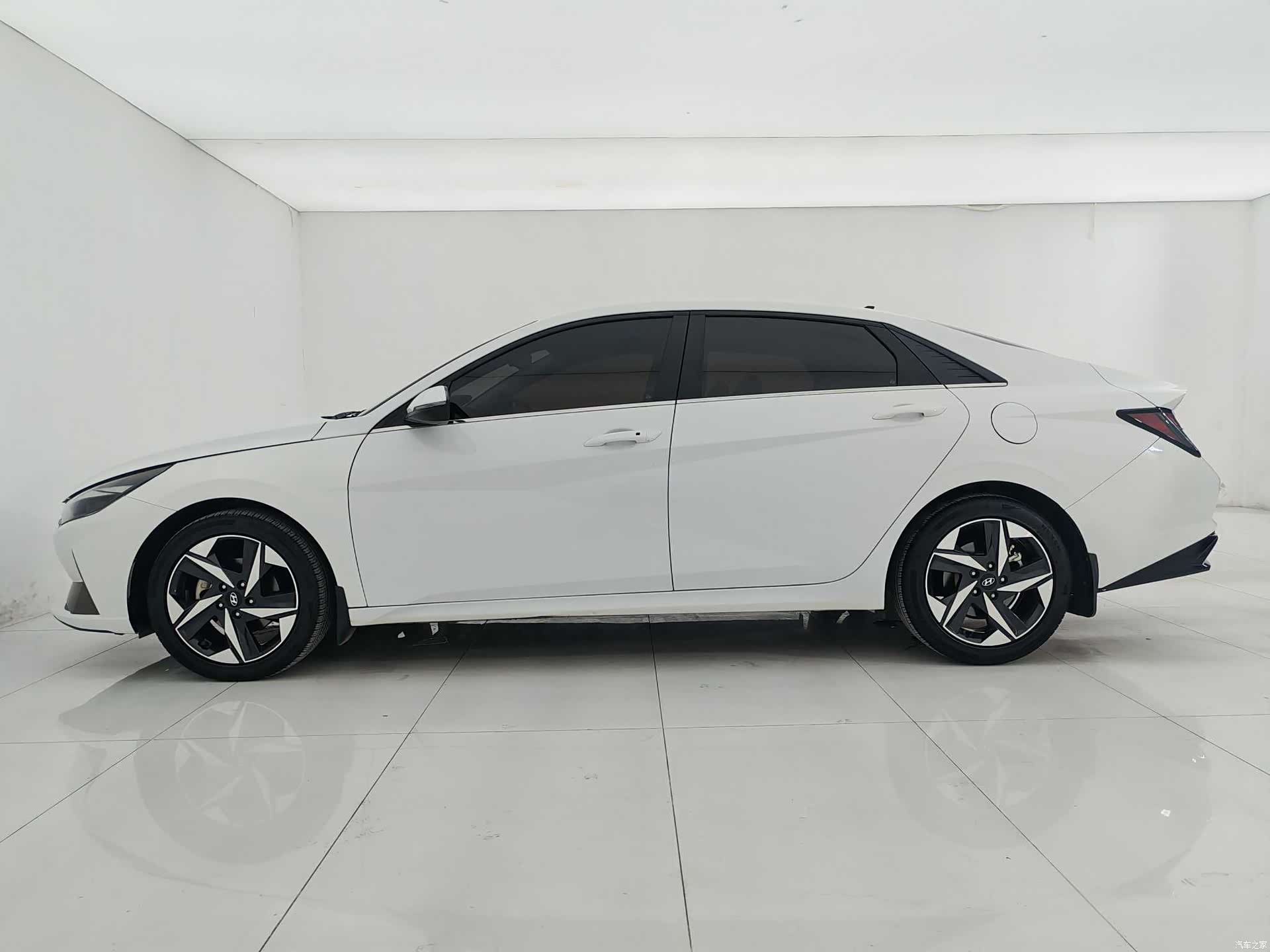 Hyundai Elantra, 2021 17